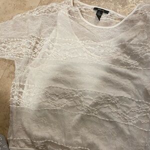 Blouse lined totally lace.